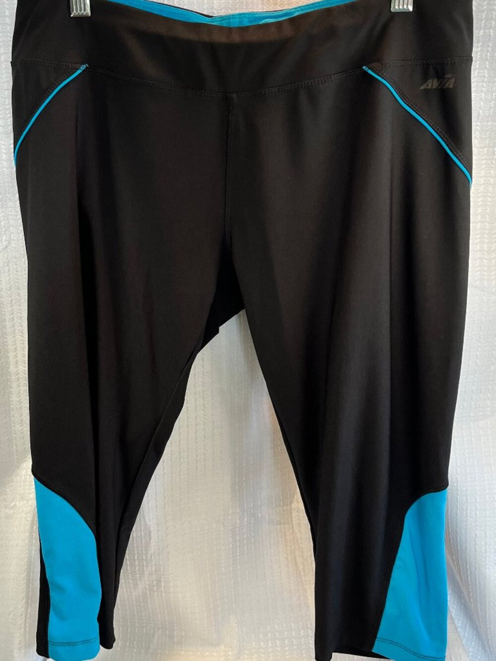 Avia Exercise Capri Leggings Black with Blue/Teal/Cyan size L